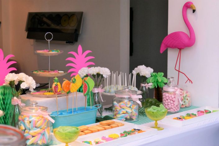 Candy Bar Tropical pour GIFI par Studio Candy - sablés décorés, flamant rose, palmier, toucan, fruits, cake pops, bonbons, décoration