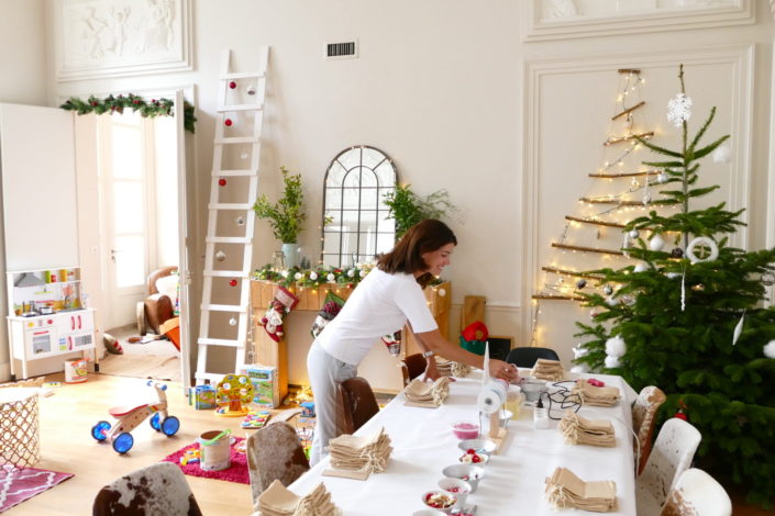 Atelier créatif DIY calendrier de l'avent par Studio Candy pour Lidl France chez Au Féminin. Décoration de Noël, suspensions, boules de Noël, sapin.