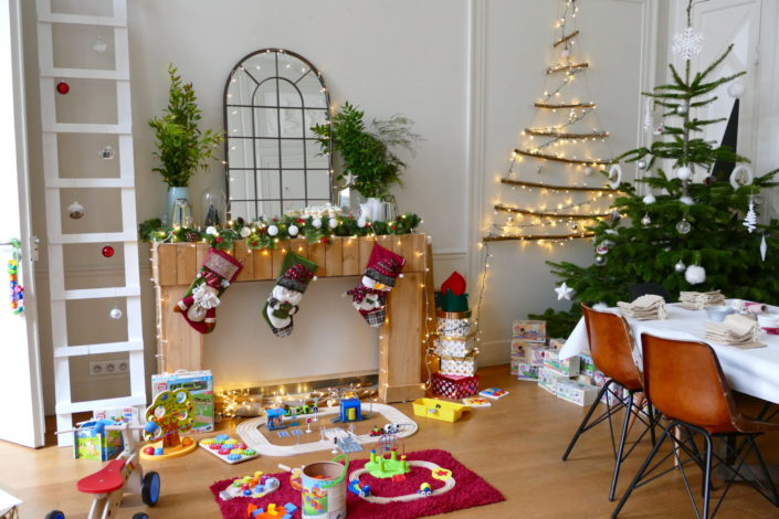 Atelier créatif DIY calendrier de l'avent par Studio Candy pour Lidl France chez Au Féminin. Décoration de Noël, suspensions, boules de Noël, sapin.