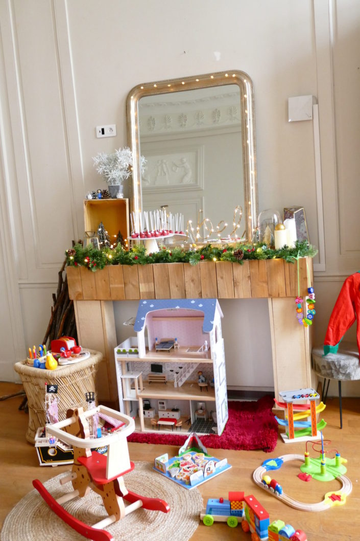 Atelier créatif DIY calendrier de l'avent par Studio Candy pour Lidl France chez Au Féminin. Décoration de Noël, suspensions, boules de Noël, sapin.