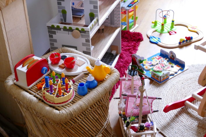 Atelier créatif DIY calendrier de l'avent par Studio Candy pour Lidl France chez Au Féminin. Décoration de Noël, suspensions, boules de Noël, sapin.