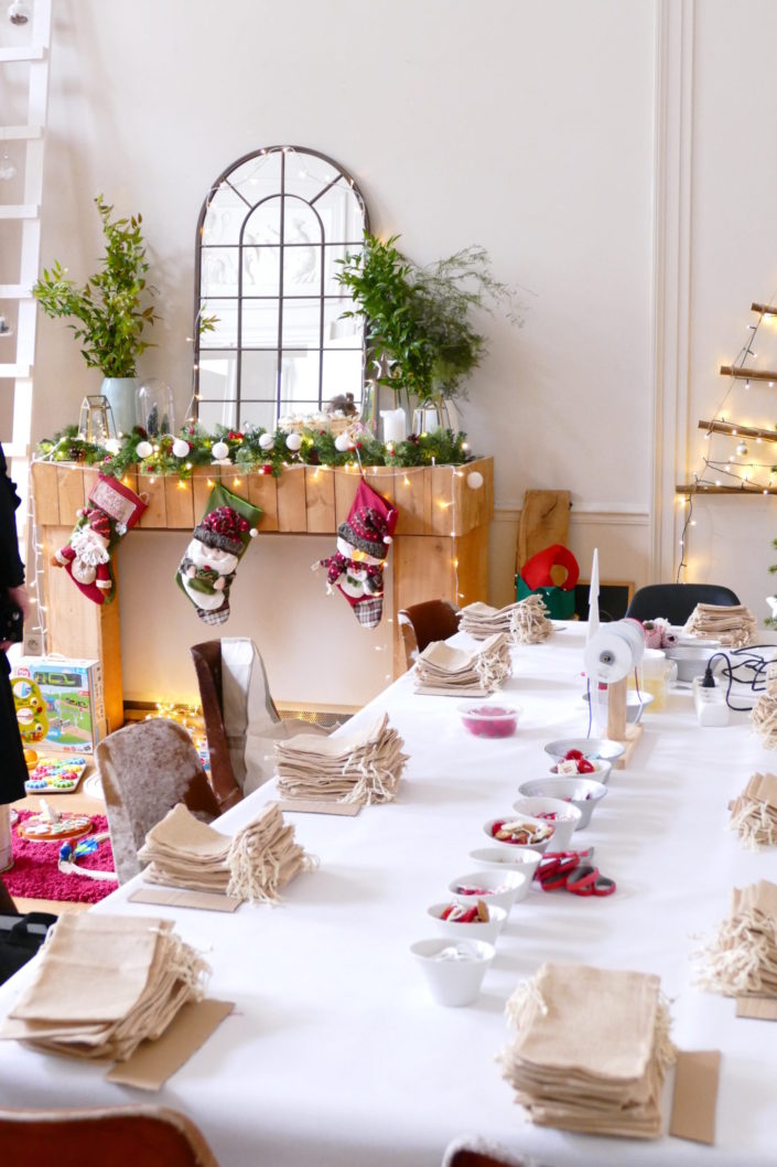 Atelier créatif DIY calendrier de l'avent par Studio Candy pour Lidl France chez Au Féminin. Décoration de Noël, suspensions, boules de Noël, sapin.