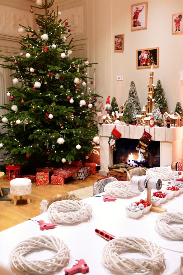 Atelier créatif DIY pour Coca Cola chez Au Féminin - fabrication d'une couronne de Noël