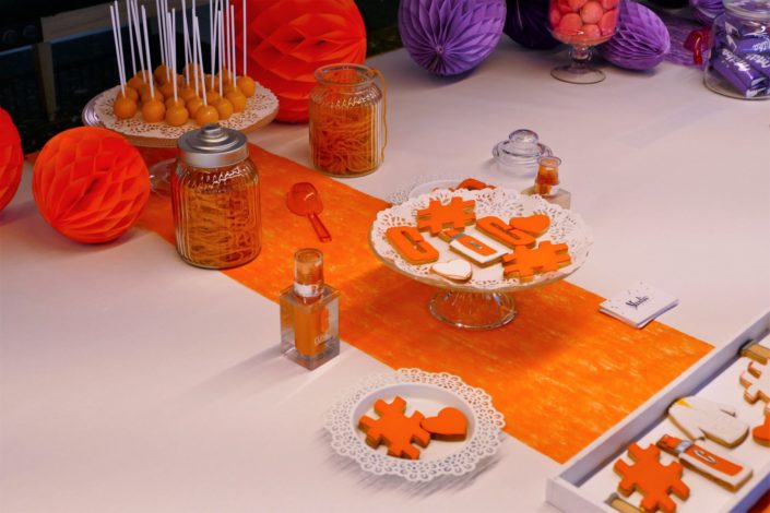 Candy Bar Clinique par Studio Candy pour le siège France de Clinique - bonbons et pâtisseries dans les 5 couleurs de Clinique ID - sablés décorés blouse, #, produit Clinique