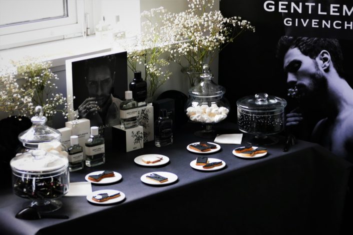 Candy Bar pour Givenchy - Nouveau parfum Gentleman - sablés décorés en noir et blanc - bonbons, meringues