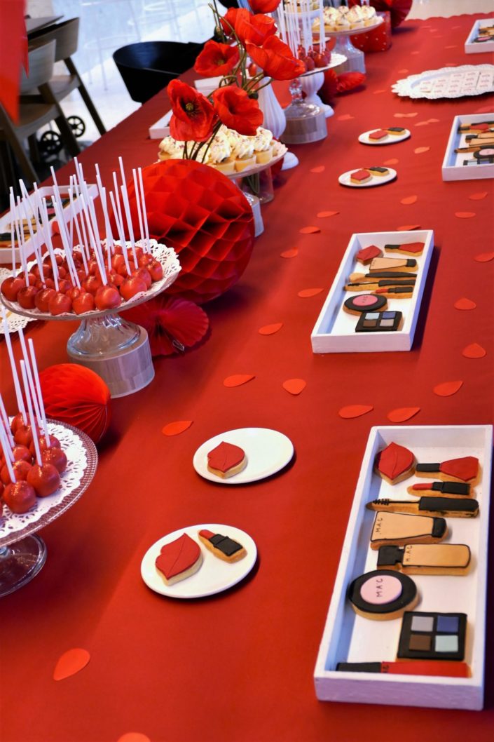cupcakes et cake pops rouges à paillettes par Studio Candy pour Mac Cosmetics