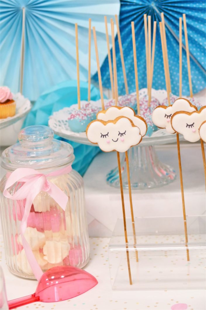 gouter enfants pour Hasbro et la poupee babyalive - cake pops, sablés décorés nuage, bavoir, couche, poussette, candy bar, cupcakes