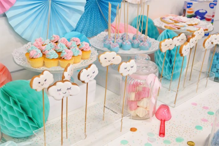 gouter enfants pour Hasbro et la poupee babyalive - cake pops, sablés décorés nuage, bavoir, couche, poussette, candy bar, cupcakes