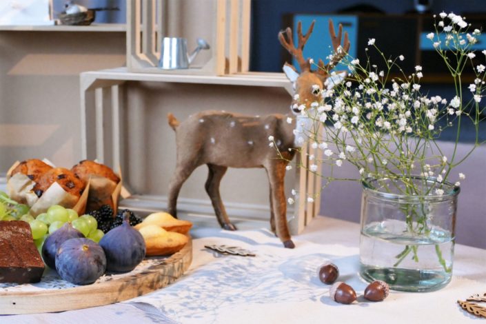 petit déjeuner nature pour Dentsu - fruits frais, muffins, brownie au chocolat, madeleines, fontaine à boisson de citronnade