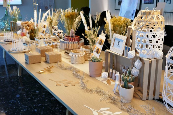 Candy Bar goûter d'entreprise pour Clinique - donuts, cake pops, brochettes de chamallows au chocolat, scénographie et décoration nature et fleurs séchées
