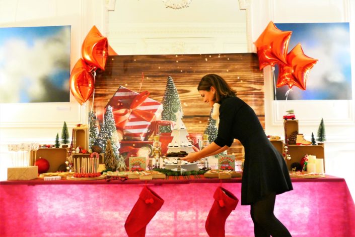 Petit déjeuner de noel pour le cabinet jeantet - cake pops rouges, décoration de noel traditionnelle, sablés décorés, financiers, sapins meringue et brownie au chocolat