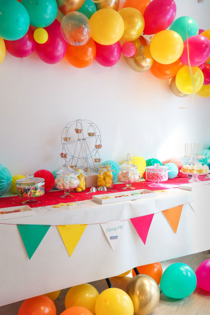 Family Day chez Idinvest par Studio Candy - goûter, candy bar, ateliers créatifs, ballons, décoration multicolore, cupcakes, cakepops