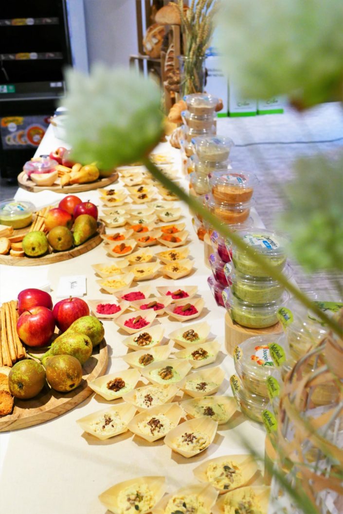 Lancement Boursin les tartinables -décoration et scénographie nature, bar à pains, gressins, fruits frais, navettes