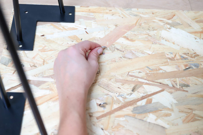 Tuto DIY par Studio Candy : fabrication d'un banc à chaussures ou petite table enfant.