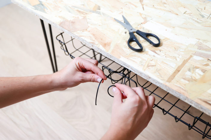 Tuto DIY par Studio Candy : fabrication d'un banc à chaussures ou petite table enfant.