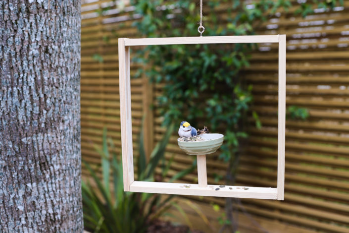 tuto DIY fabrication d'une mangeoire à oiseaux en bois naturel - par Studio Candy