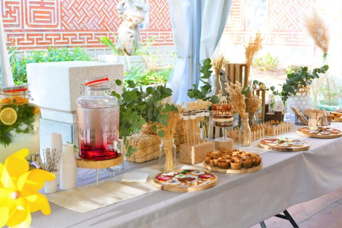 Goûter influenceurs pour Capri Care - sablés décorés, crêpes, fontaine de chocolat, muffins, brochettes de chamallows, fontaines à boissons, naked cake