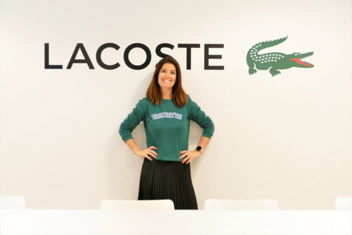 Goûter pour Lacoste avec sablés décorés short, polo, hoodies, casquette, balle de tennis. Cakepops verts, candy bar, financiers, boules coco et décoration crocodile en vert et blanc