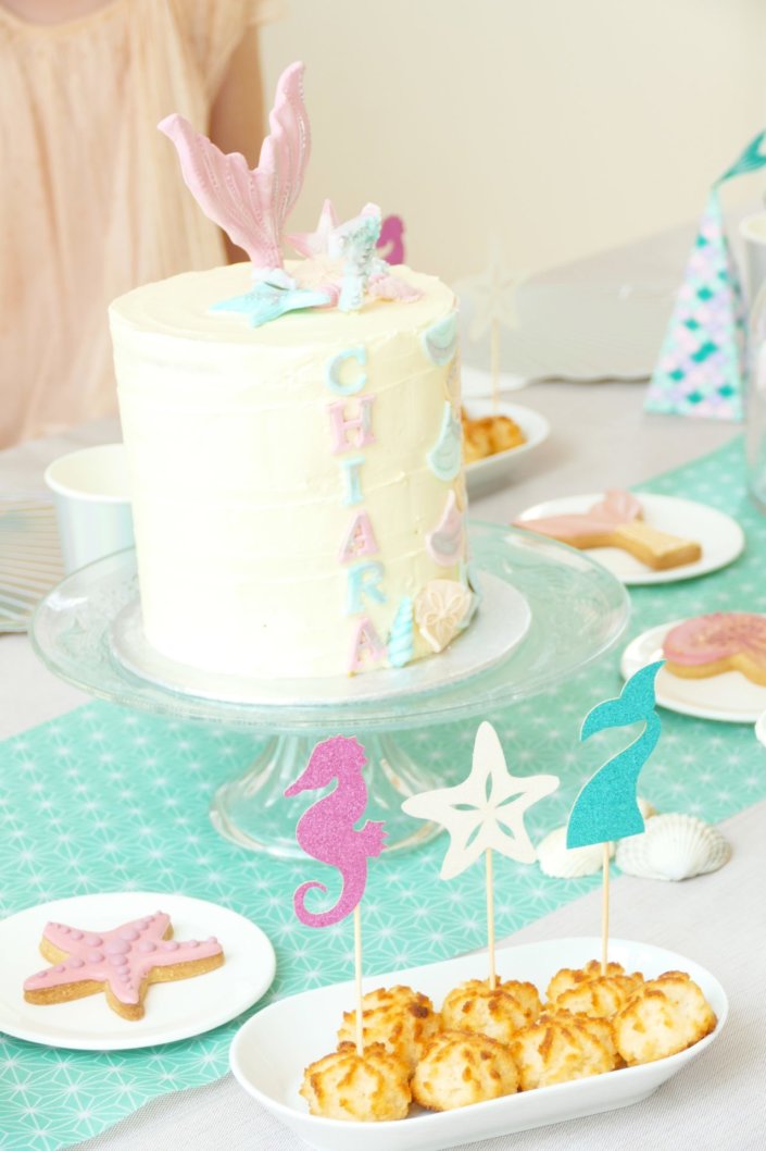 Mermaid Party / 7 ans de Chiara / Goûter d'anniversaire pastel thème sous la mer, sirène. Sablés décorés , birthday cake, bonbons, rochers coco, décoration