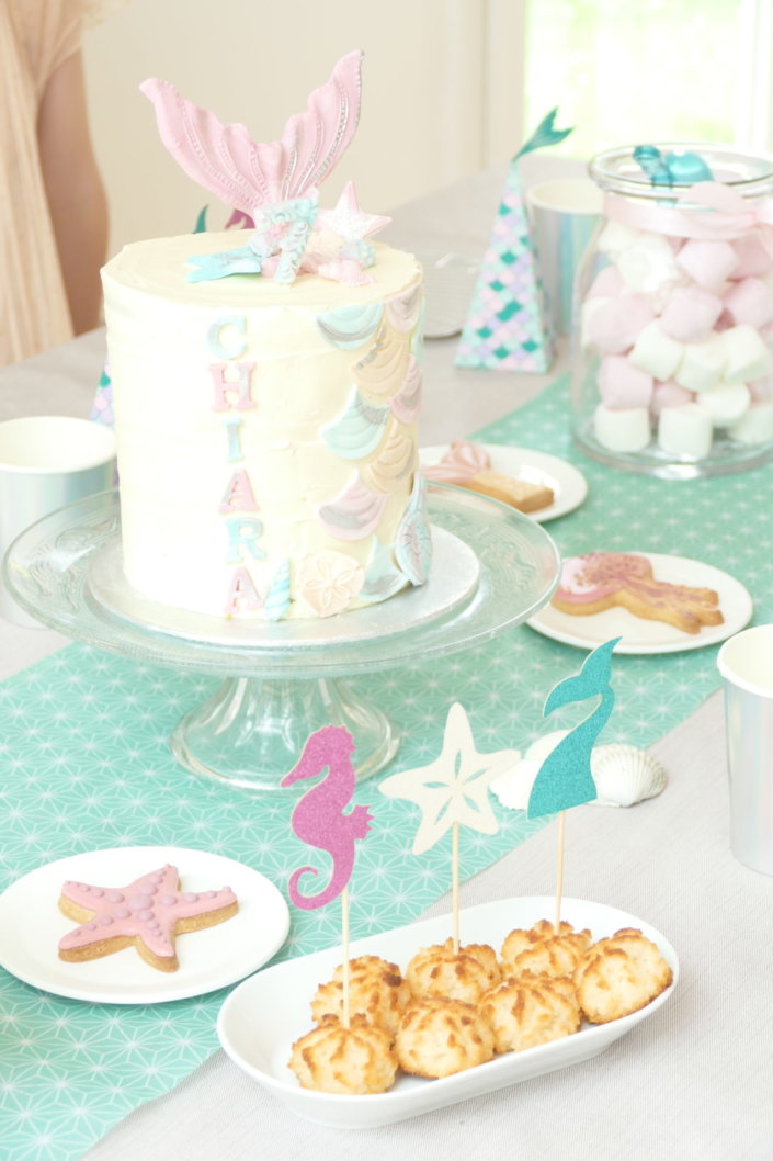 Mermaid Party / 7 ans de Chiara / Goûter d'anniversaire pastel thème sous la mer, sirène. Sablés décorés , birthday cake, bonbons, rochers coco, décoration