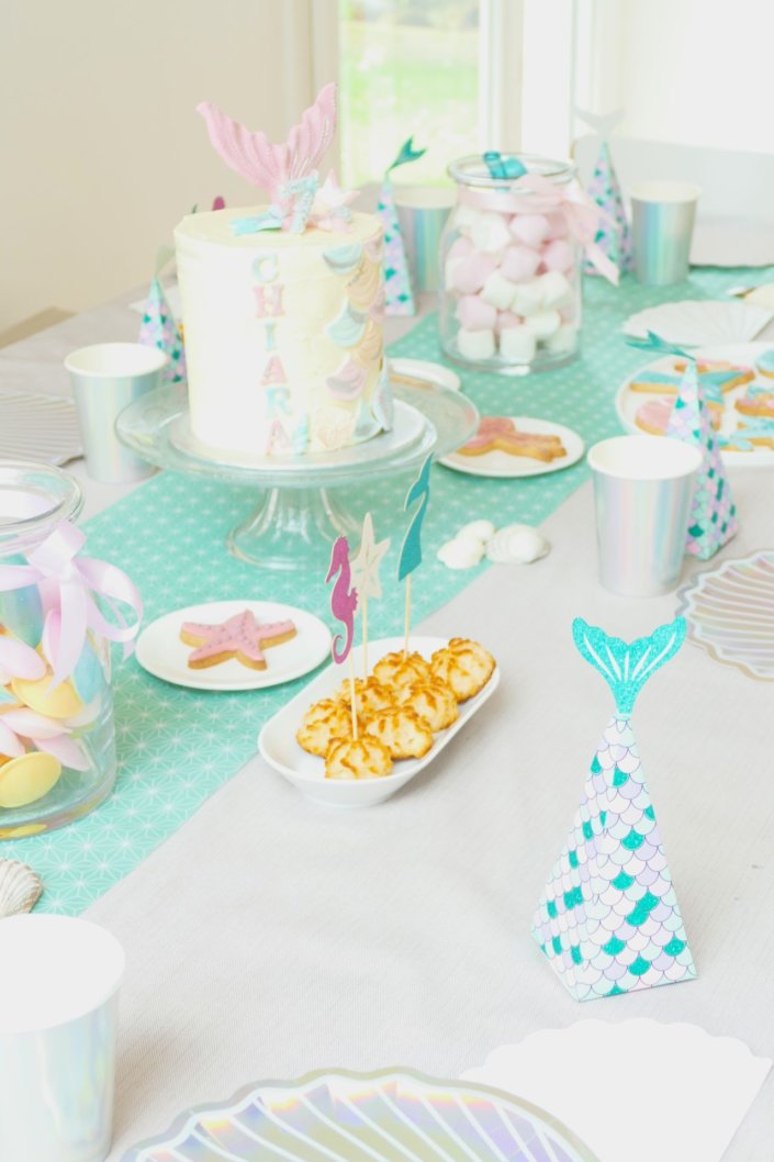 Mermaid Party / 7 ans de Chiara / Goûter d'anniversaire pastel thème sous la mer, sirène. Sablés décorés , birthday cake, bonbons, rochers coco, décoration