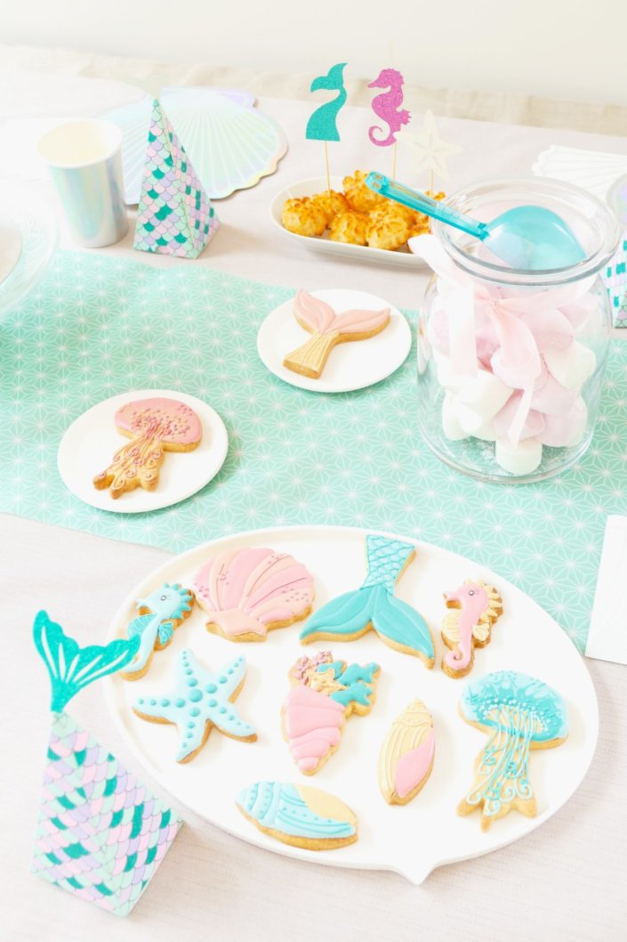 Mermaid Party / 7 ans de Chiara / Goûter d'anniversaire pastel thème sous la mer, sirène. Sablés décorés , birthday cake, bonbons, rochers coco, décoration