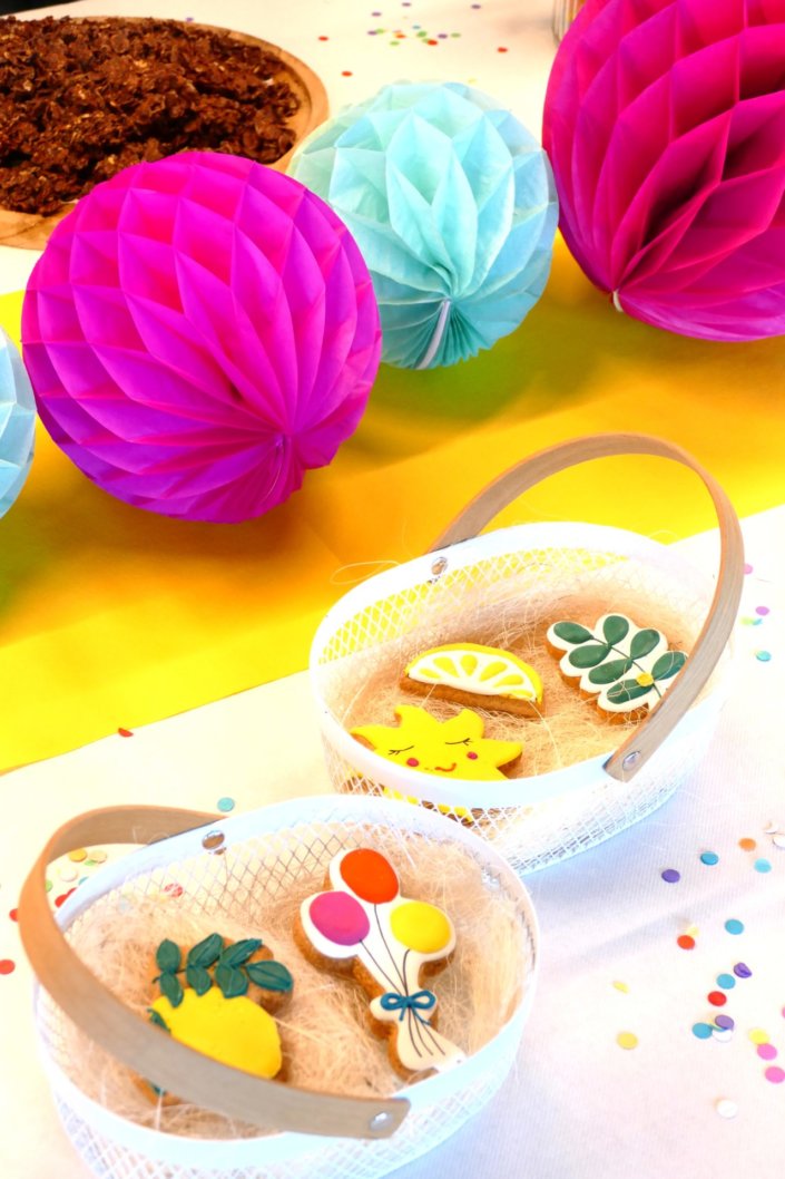 gouter de printemps ultra coloré chez Estée Lauder - Pâtisseries sur mesure, sablés décorés, beignets, décoration et scénographie, candy bar