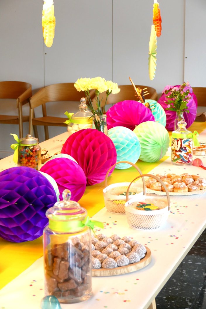 gouter de printemps ultra coloré chez Estée Lauder - Pâtisseries sur mesure, sablés décorés, beignets, décoration et scénographie, candy bar