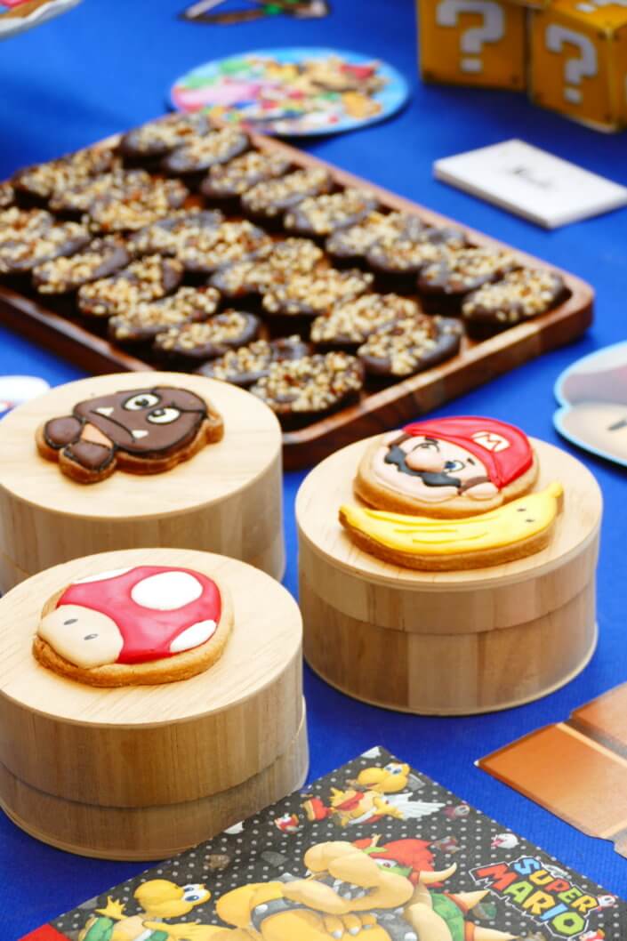 Pâtisseries personnalisées (sablés décorés) et décoration Mario Kart pour le tournoi organisé par Twitch - Candy Bar -