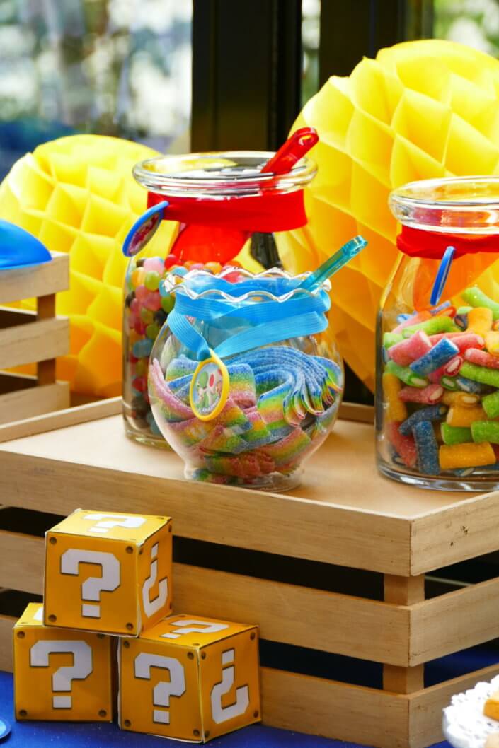 Pâtisseries personnalisées (sablés décorés) et décoration Mario Kart pour le tournoi organisé par Twitch - Candy Bar -