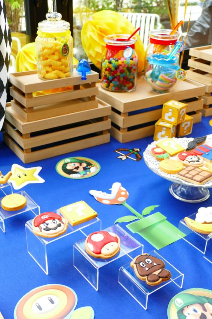 Pâtisseries personnalisées (sablés décorés) et décoration Mario Kart pour le tournoi organisé par Twitch - Candy Bar -