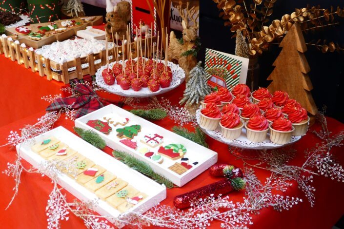 Arbre de Noël vintage au cabinet Jeantet avec un gros goûter de Noël, un candy bar, des animations et des ateliers créatifs pour les enfants et les adultes