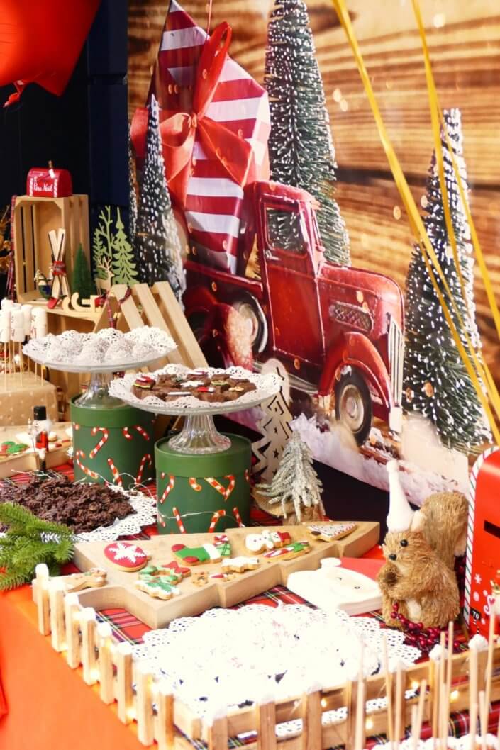 Arbre de Noël vintage au cabinet Jeantet avec un gros goûter de Noël, un candy bar, des animations et des ateliers créatifs pour les enfants et les adultes