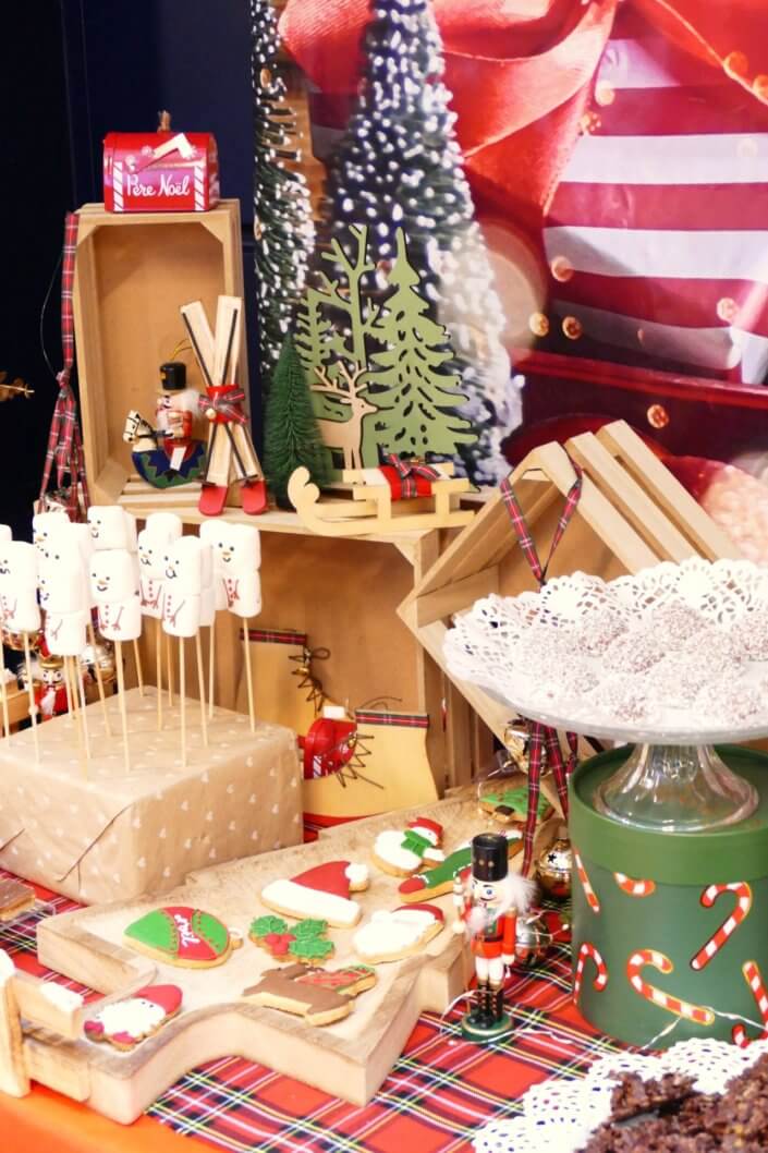 Arbre de Noël vintage au cabinet Jeantet avec un gros goûter de Noël, un candy bar, des animations et des ateliers créatifs pour les enfants et les adultes