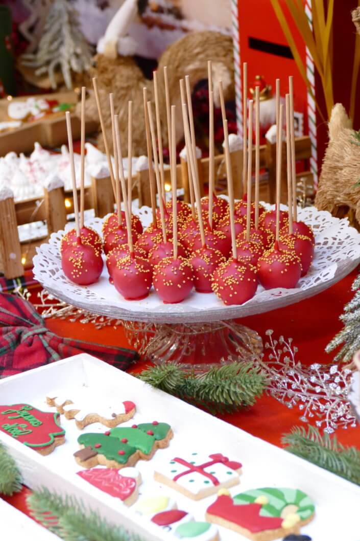 Arbre de Noël vintage au cabinet Jeantet avec un gros goûter de Noël, un candy bar, des animations et des ateliers créatifs pour les enfants et les adultes