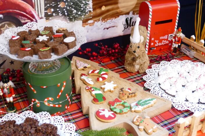 Arbre de Noël vintage au cabinet Jeantet avec un gros goûter de Noël, un candy bar, des animations et des ateliers créatifs pour les enfants et les adultes