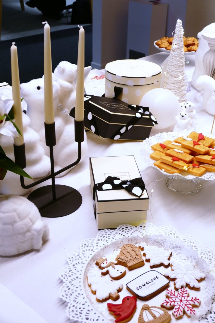 Goûter de Noël pour Jo Malone par Studio Candy - sablés décorés sur mesure, pâtisseries, décoration, fleurs fraîches et bougies