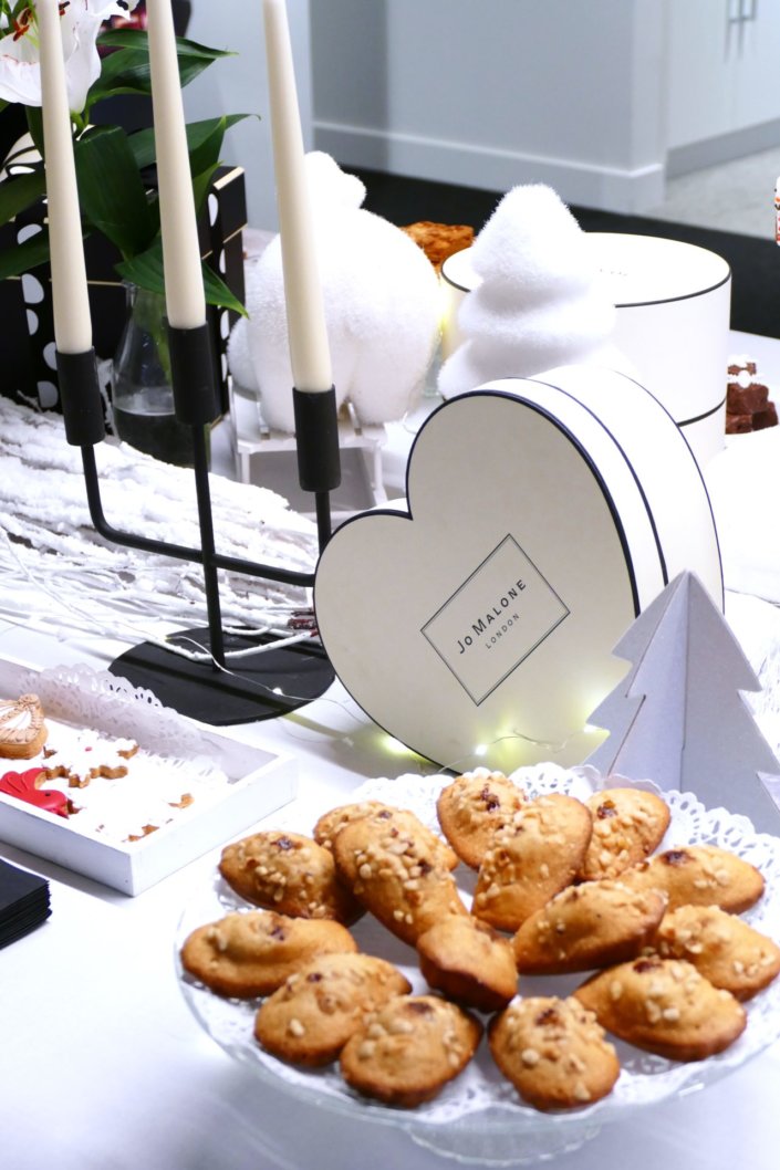 Goûter de Noël pour Jo Malone par Studio Candy - sablés décorés sur mesure, pâtisseries, décoration, fleurs fraîches et bougies