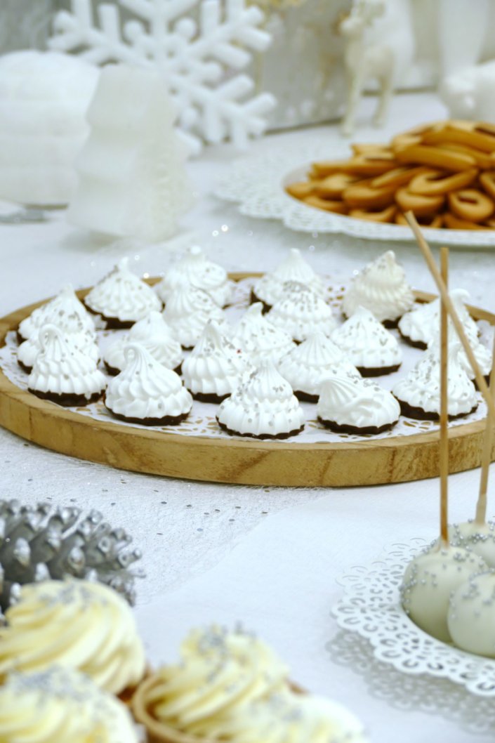 Arbre de Noël Aldi par Studio Candy avec goûter de Noël polaire, ateliers créatifs, maquillage enfants, contes de Noël, lutin et Père Noël