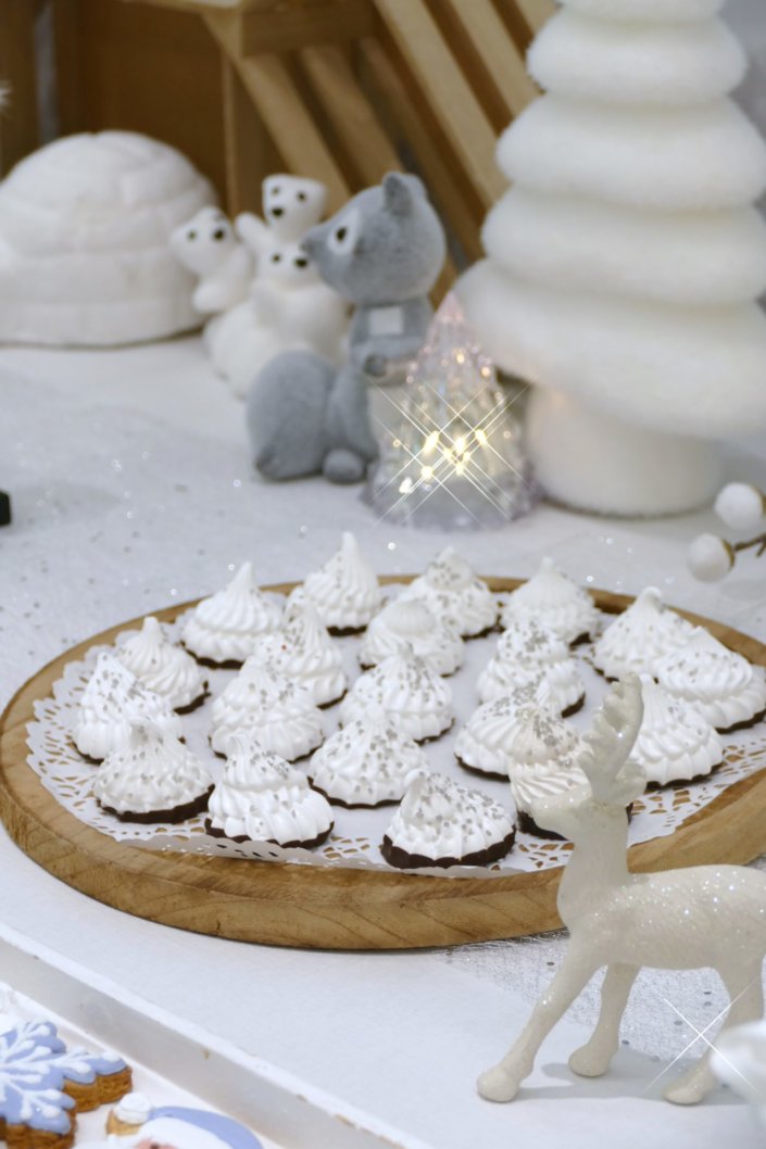 Arbre de Noël Aldi par Studio Candy avec goûter de Noël polaire, ateliers créatifs, maquillage enfants, contes de Noël, lutin et Père Noël