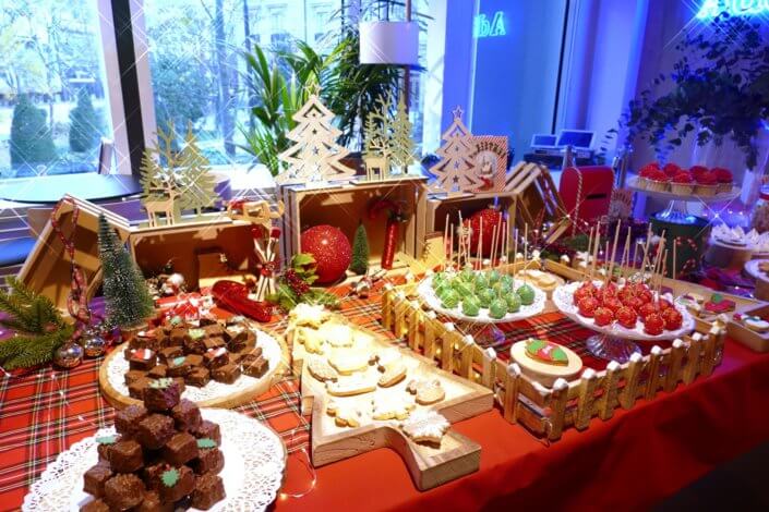 Arbre de Noël chez Unibail Rodamco Westfield par Studio Candy : goûter de Noël, décoration, Père Noël, ateliers créatifs, spectacle de Noël pour enfants