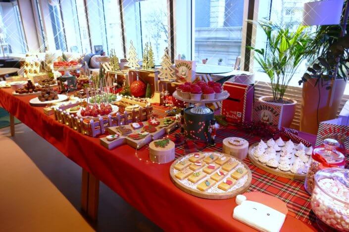 Arbre de Noël chez Unibail Rodamco Westfield par Studio Candy : goûter de Noël, décoration, Père Noël, ateliers créatifs, spectacle de Noël pour enfants
