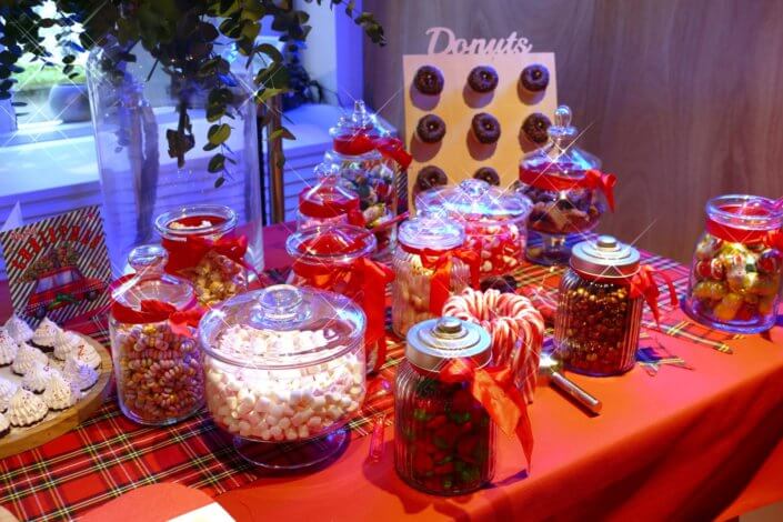 Arbre de Noël chez Unibail Rodamco Westfield par Studio Candy : goûter de Noël, décoration, Père Noël, ateliers créatifs, spectacle de Noël pour enfants