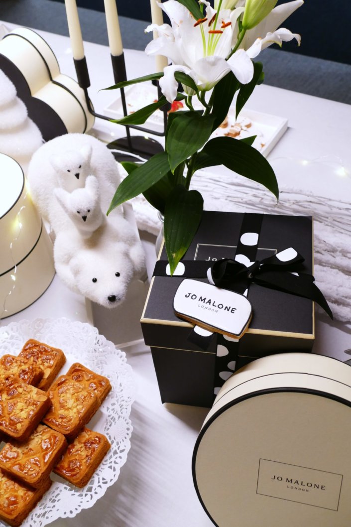 Goûter de Noël pour Jo Malone par Studio Candy - sablés décorés sur mesure, pâtisseries, décoration, fleurs fraîches et bougies