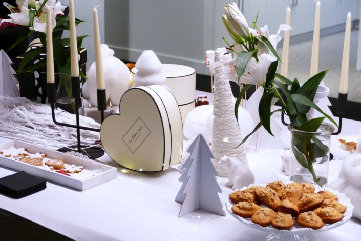 Goûter de Noël pour Jo Malone par Studio Candy - sablés décorés sur mesure, pâtisseries, décoration, fleurs fraîches et bougies