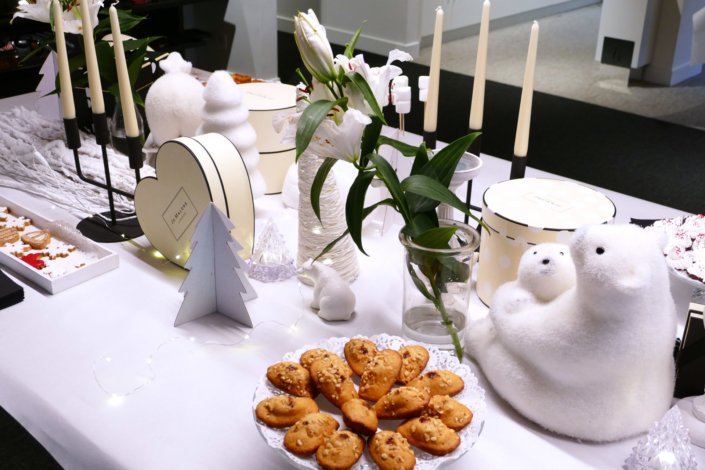 Goûter de Noël pour Jo Malone par Studio Candy - sablés décorés sur mesure, pâtisseries, décoration, fleurs fraîches et bougies