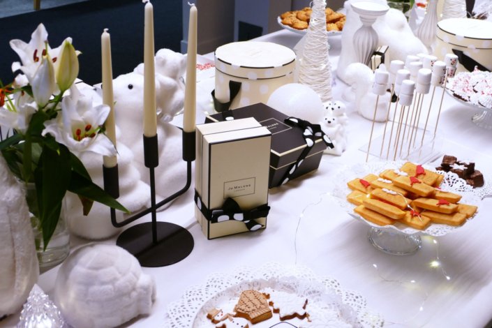 Goûter de Noël pour Jo Malone par Studio Candy - sablés décorés sur mesure, pâtisseries, décoration, fleurs fraîches et bougies