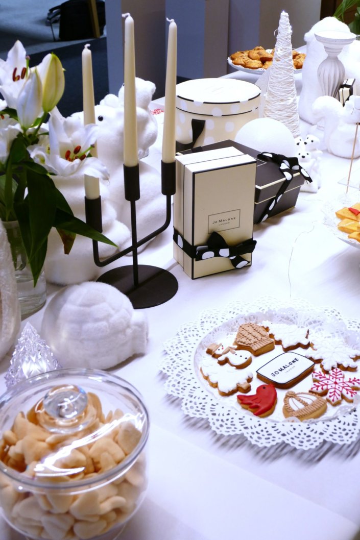 Goûter de Noël pour Jo Malone par Studio Candy - sablés décorés sur mesure, pâtisseries, décoration, fleurs fraîches et bougies