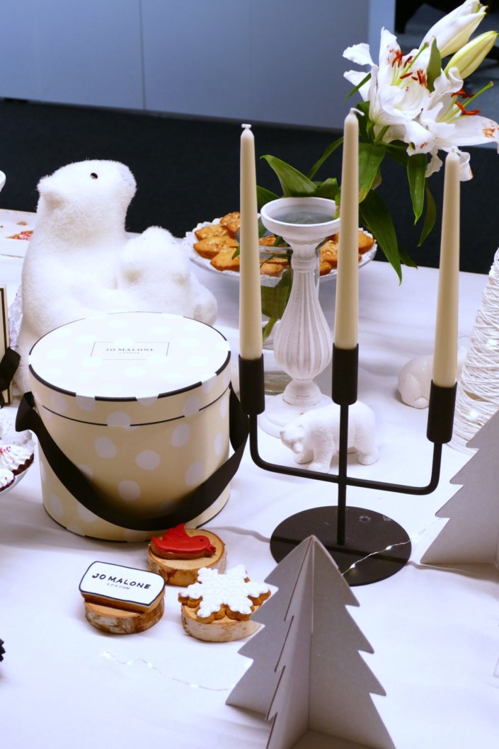 Goûter de Noël pour Jo Malone par Studio Candy - sablés décorés sur mesure, pâtisseries, décoration, fleurs fraîches et bougies