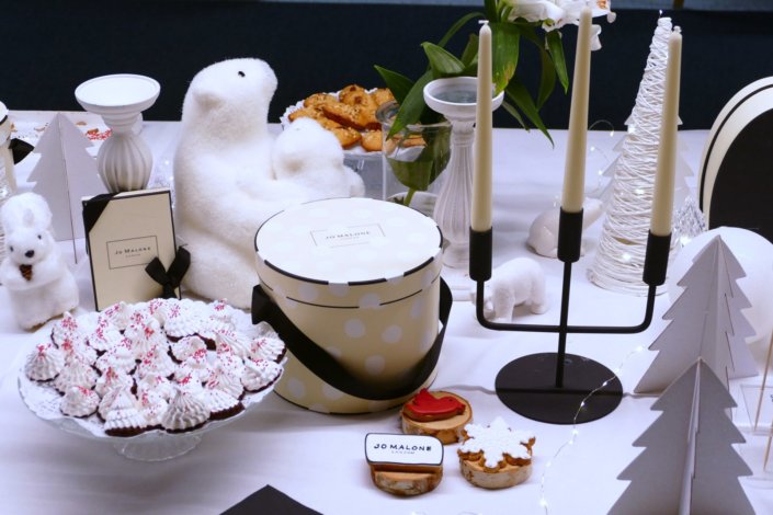 Goûter de Noël pour Jo Malone par Studio Candy - sablés décorés sur mesure, pâtisseries, décoration, fleurs fraîches et bougies